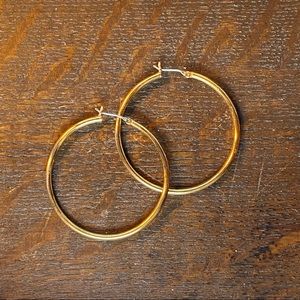 Gold tone hoops approx 1.5” diameter